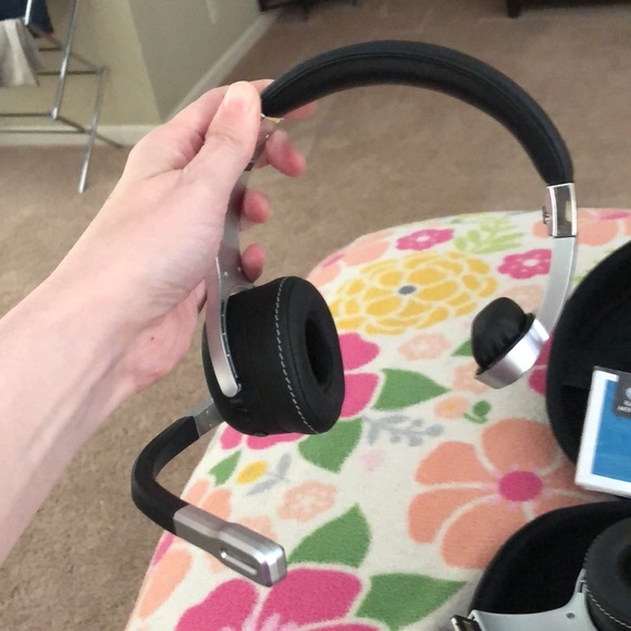 Hubby no longer trucker. Great for gamers. - Picture 2 of 8